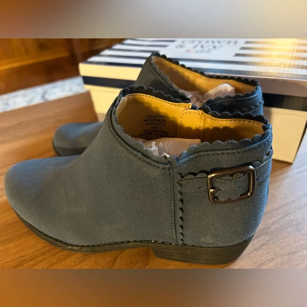 NWT, in box, Crown & Ivy navy booties girl’s sz 3, women’s sz 5